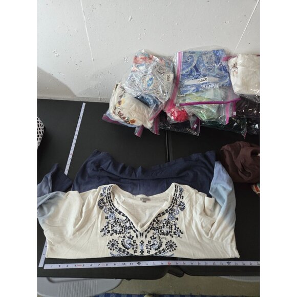 VIP Knits by Avenue Womens Blue OmbrÃ© Embroidered V-Neck Tunic Top Plus 18/20 - Picture 9 of 11